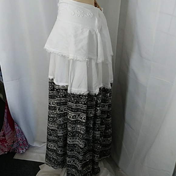 Annabelle's Creation Hybrid Skirt - Picture 3 of 4
